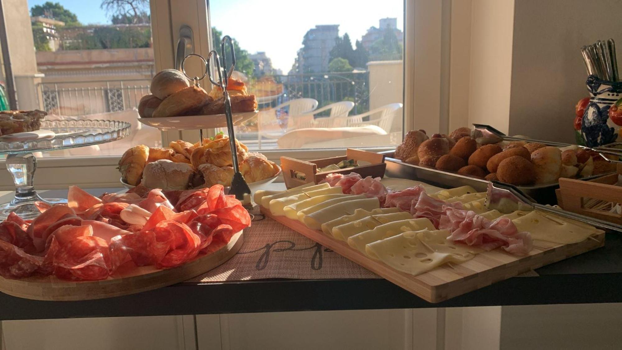La Terrazza Su Dante Rooms ปาแลร์โม ภายนอก รูปภาพ